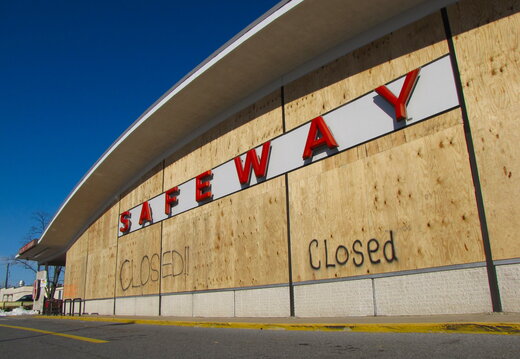 Abandoned Safeway store, December 27, 2009