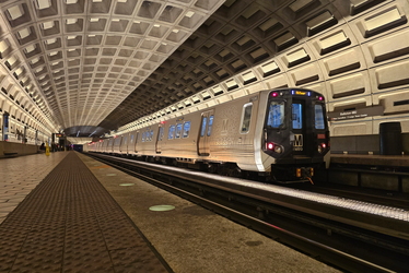 Silver Line train at Ballston-MU station [04]